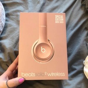 BEATS SOLO2 WIRELESS HEADPHONES